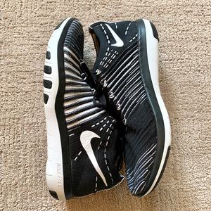 NIKE Frees Women’s Sneakers